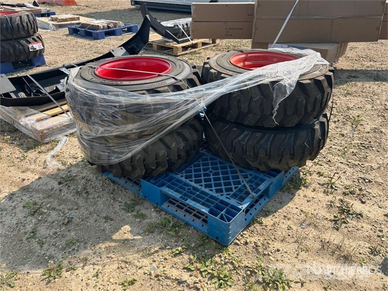 Quantity of (4) Skid Steer Tires Tekerlekler