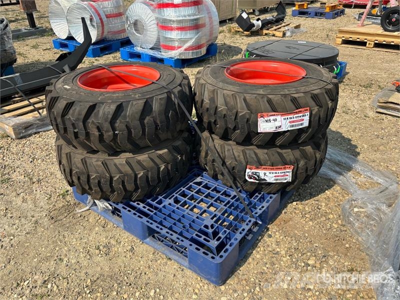 Quantity of (4) Skid Steer Tires Opony, koła i felgi