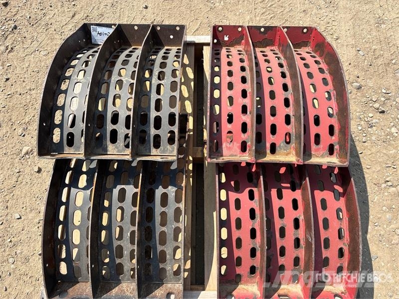 Quantity of (4) Slotted Combine Concave - Fits Cas Sklízecí mlátičky