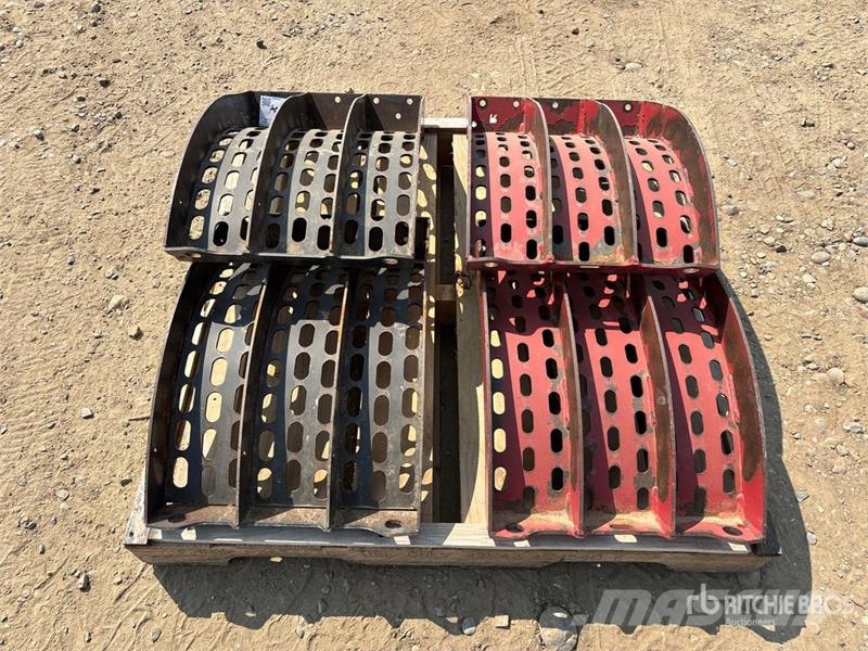 Quantity of (4) Slotted Combine Concave - Fits Cas Sklízecí mlátičky