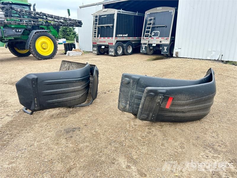 Quantity of (4) Sprayer Fender - Fits John Deere 6 Drugi deli