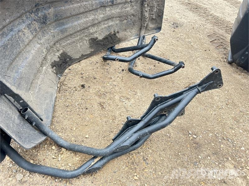 Quantity of (4) Sprayer Fender - Fits John Deere 6 Drugi deli