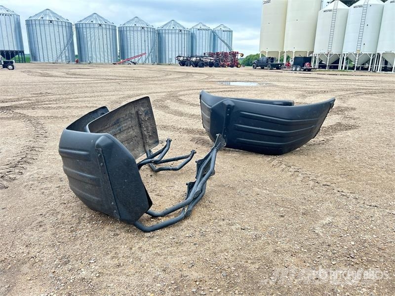 Quantity of (4) Sprayer Fender - Fits John Deere 6 Drugi deli