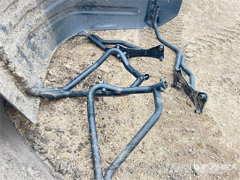 Quantity of (4) Sprayer Fender - Fits John Deere 6 Drugi deli