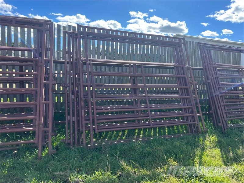Quantity of (4) Stampede Steel Over Head Livestock Άλλα μηχανήματα κτηνοτροφίας και εξαρτήματα