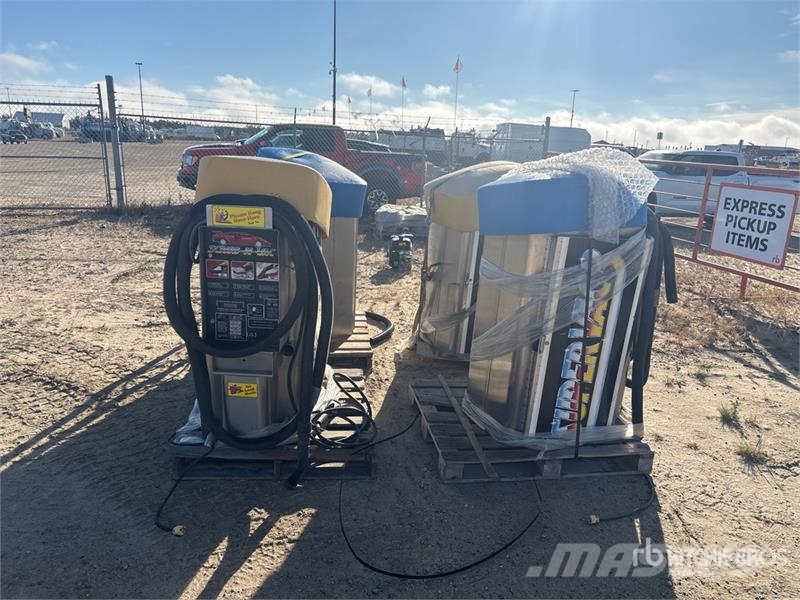 Quantity of (4) Super Vac 3 Commercial Coin Operat Andre komponenter