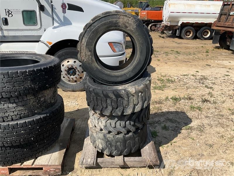 Quantity of (4) Super Wall 12-16.5 Skid Steer Tire Opony, koła i felgi