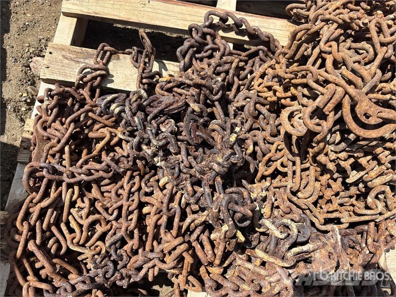 Quantity of (4) Tire Chains Drugi deli