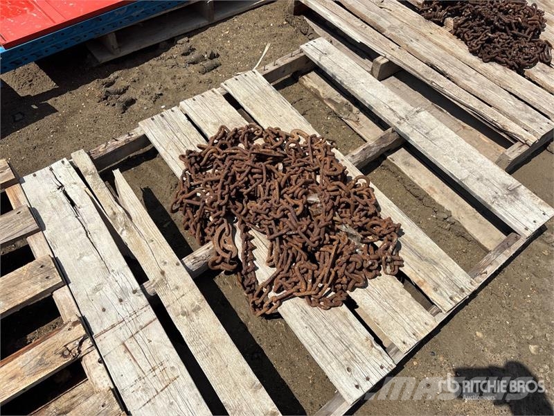 Quantity of (4) Tire Chains Drugi deli