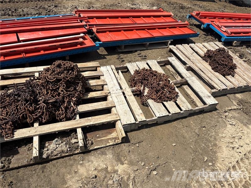 Quantity of (4) Tire Chains Drugi deli