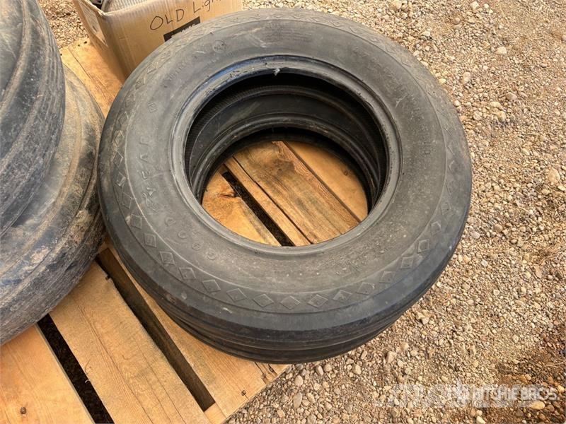 Quantity of (4) Tires Opony, koła i felgi