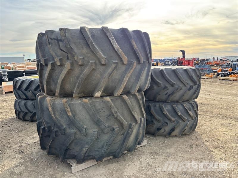 Quantity of (4) Tires Gume, točkovi i felne