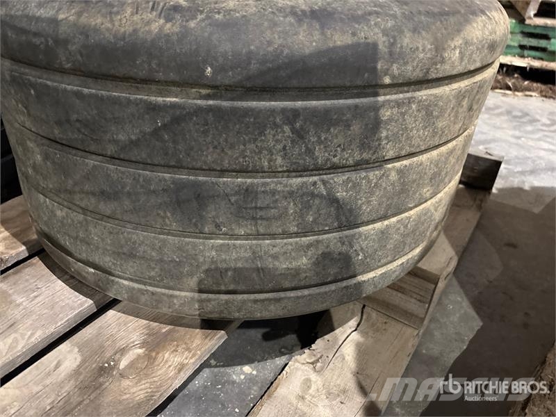 Quantity of (4) Tires Tyres, wheels and rims