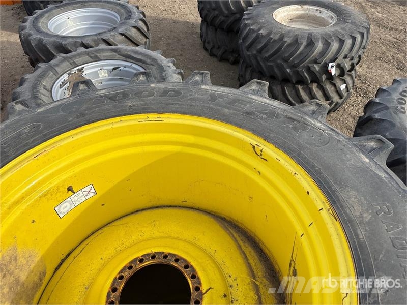 Quantity of (4) Tires Gume, točkovi i felne