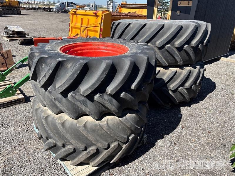 Quantity of (4) Tires Opony, koła i felgi