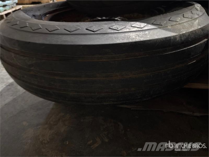 Quantity of (4) Tires Tyres, wheels and rims