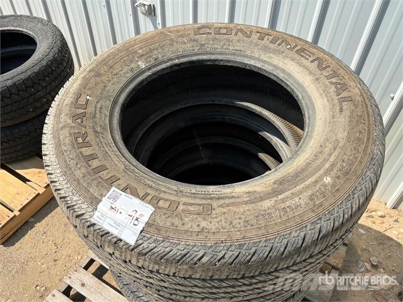 Quantity of (4) Tires Opony, koła i felgi