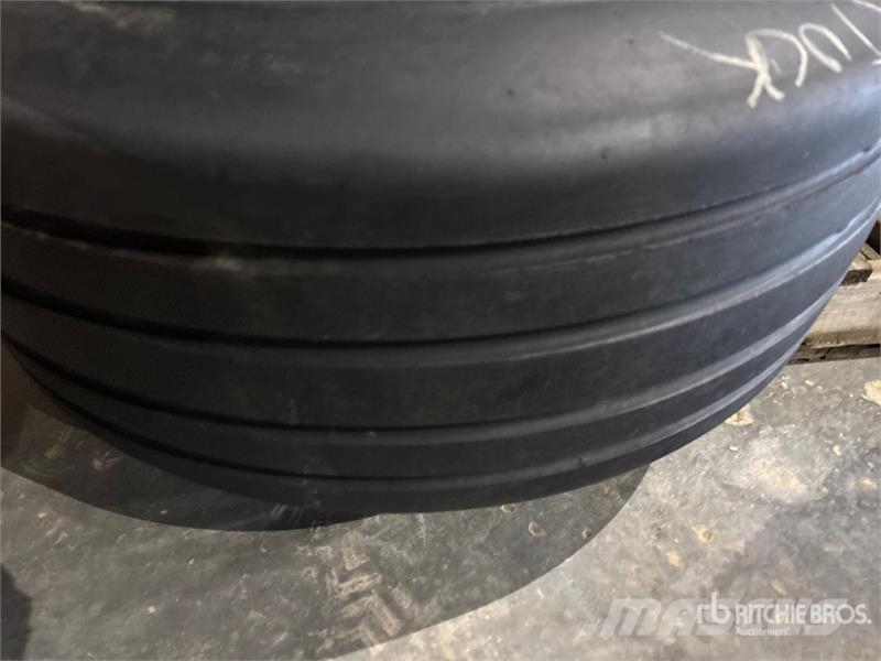 Quantity of (4) Tires Tyres, wheels and rims