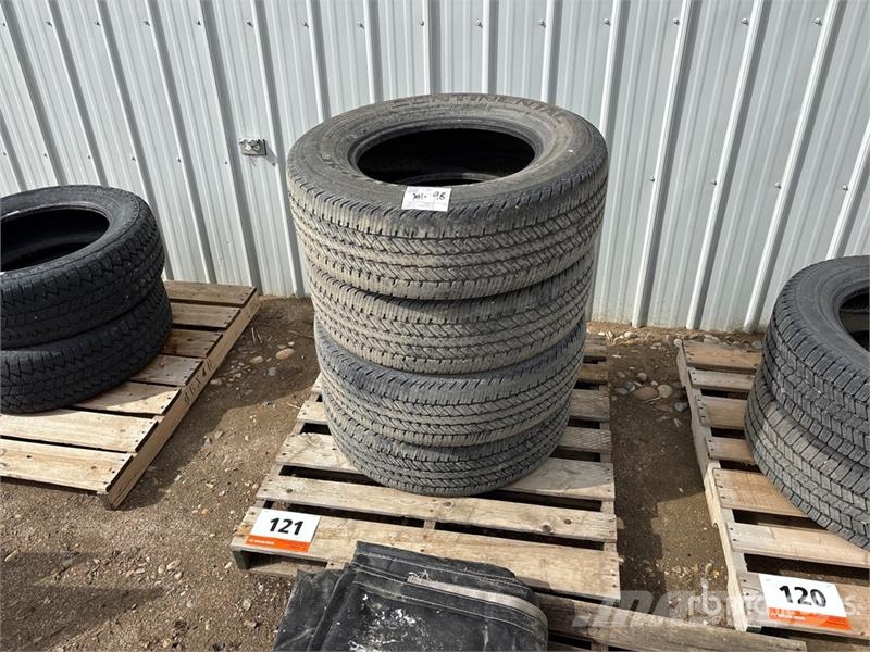 Quantity of (4) Tires Gume, točkovi i felne