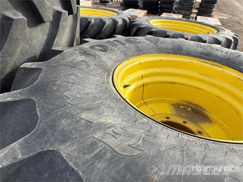Quantity of (4) Tires Gume, točkovi i felne