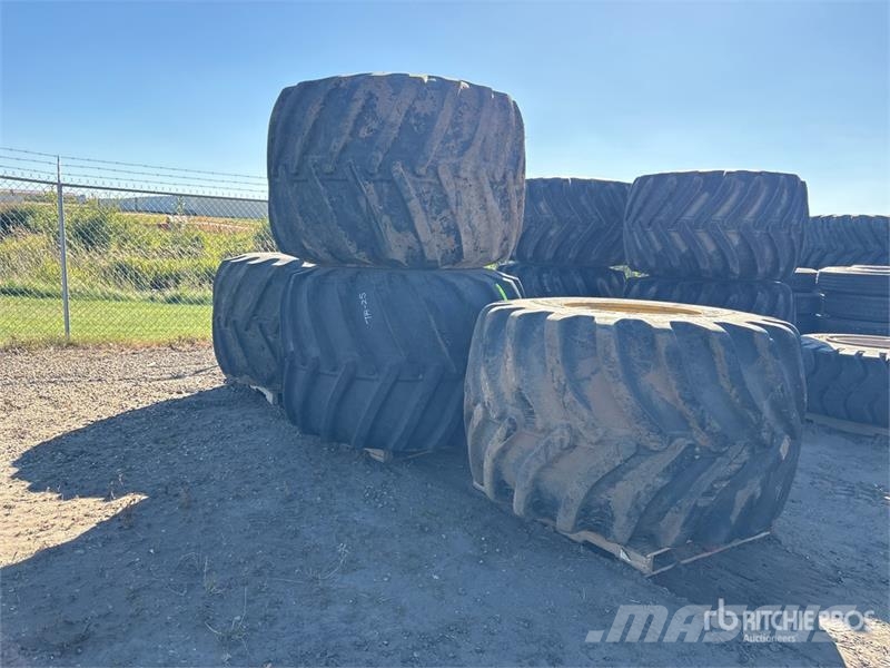 Quantity of (4) Tires with Rims fits Kamatsu WA320 Andre komponenter