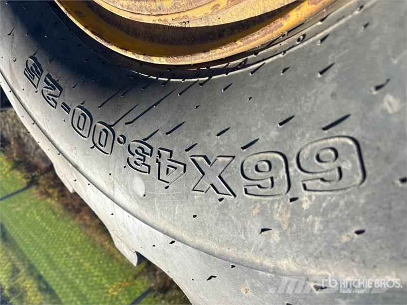Quantity of (4) Tires with Rims fits Kamatsu WA320 Andre komponenter