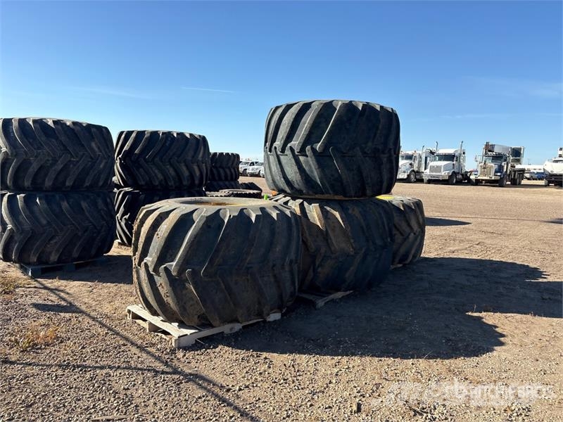 Quantity of (4) Tires with Rims fits Kamatsu WA320 Andre komponenter