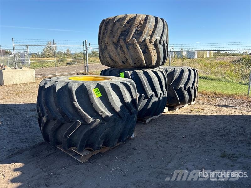 Quantity of (4) Tires with Rims fits Kamatsu WA320 Andre komponenter