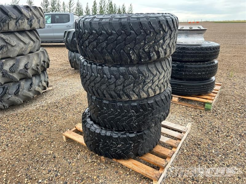Quantity of (4) Toyo M/T Open County 35X12.50R20 Tyres, wheels and rims