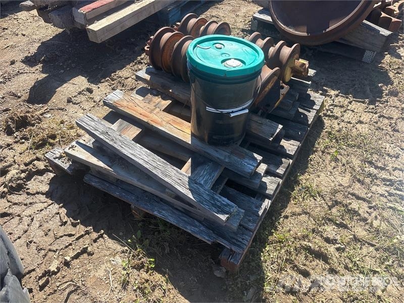 Quantity of (4) Track Group Bottom Rollers Drugi deli
