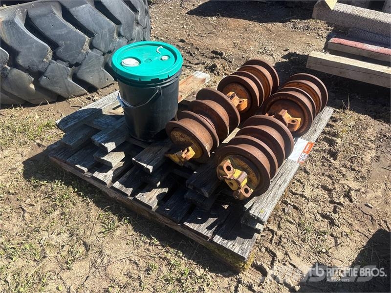 Quantity of (4) Track Group Bottom Rollers Drugi deli