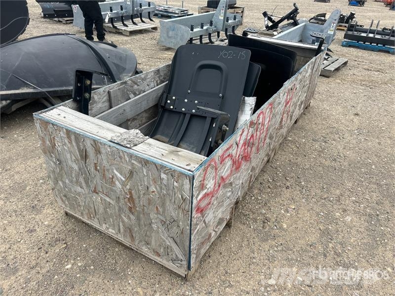  Quantity of (4) Tractor Fenders Muut maatalouskoneet