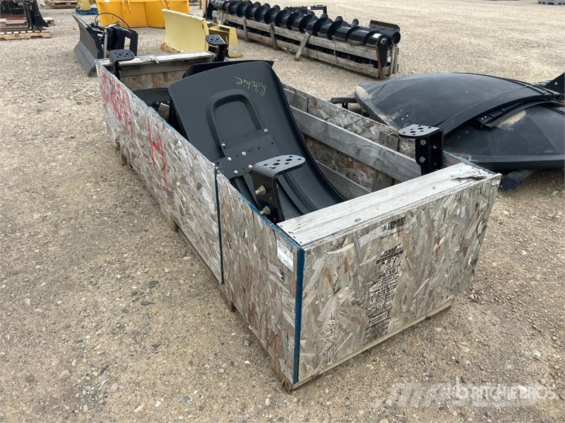  Quantity of (4) Tractor Fenders Muut maatalouskoneet