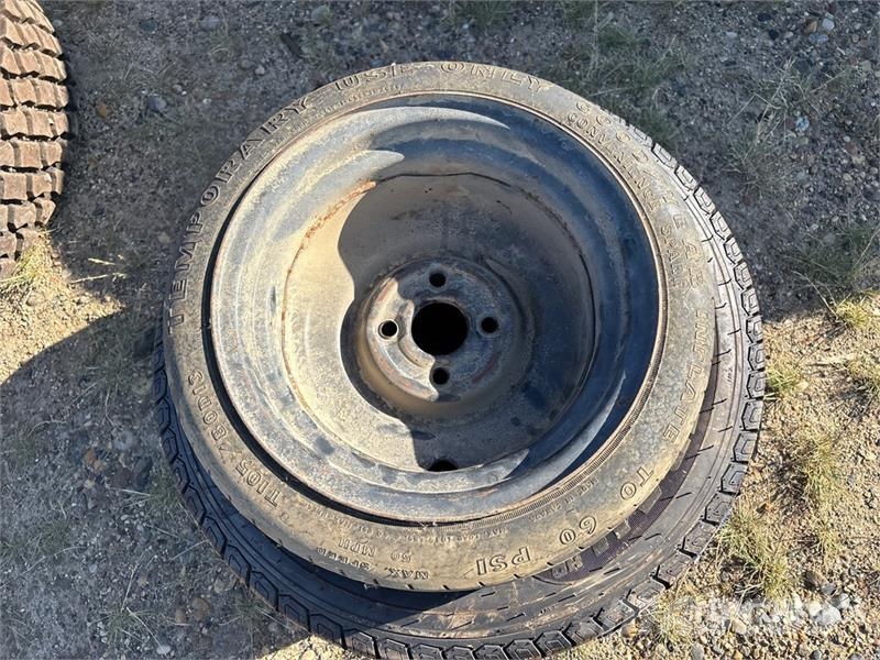  Quantity of (4) Trailer Tires Banden, wielen en velgen