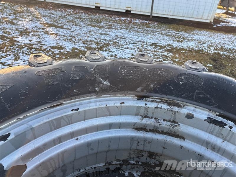 Quantity of (4) Trelleborg 710/70R38 710/70R38 Flo Gume, točkovi i felne