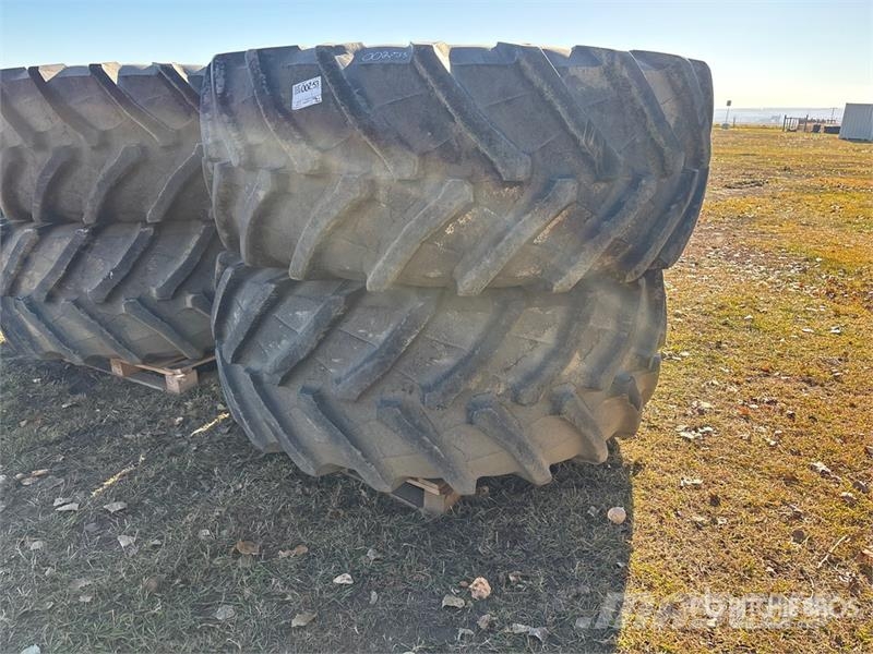 Quantity of (4) Trelleborg TM800 710/70R38 Tires Gume, točkovi i felne