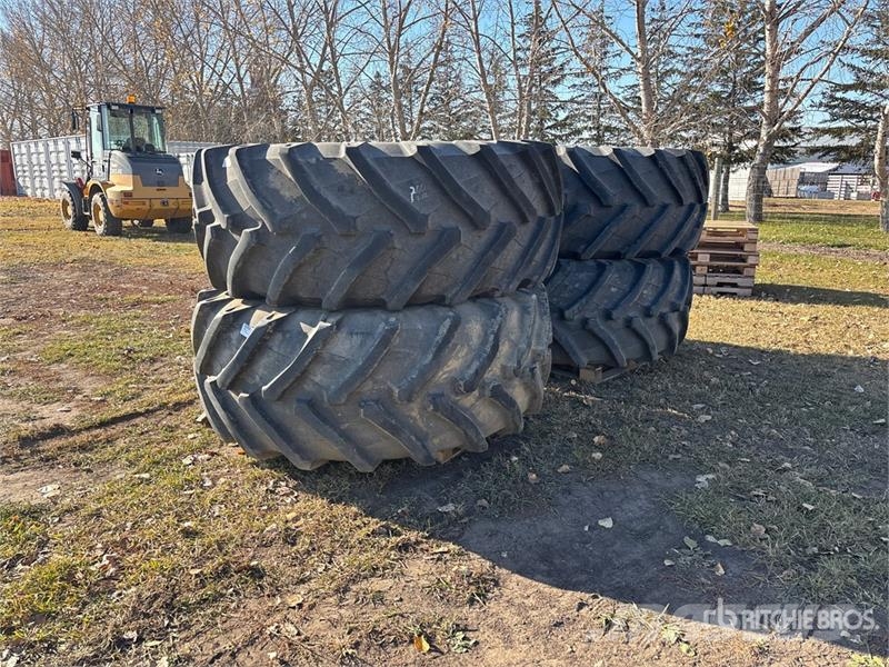  Quantity of (4) Trelleborg TM800 710/70R38 Tires Gume, točkovi i felne