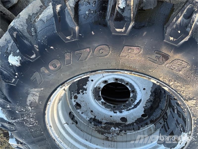 Quantity of (4) Trelleborg 710/70R38 710/70R38 Flo Gume, točkovi i felne