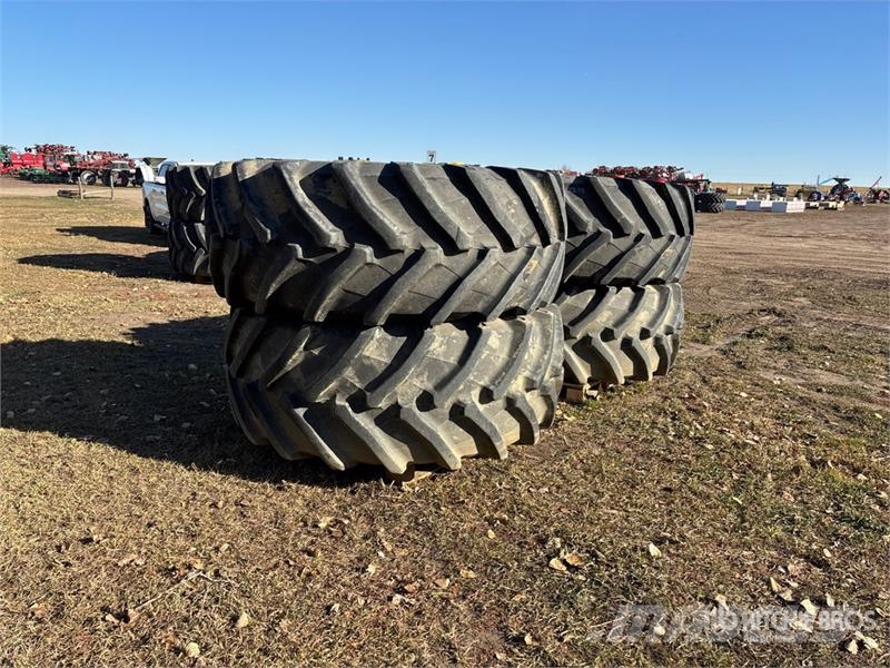  Quantity of (4) Trelleborg TM800 710/70R38 Tires Gume, točkovi i felne