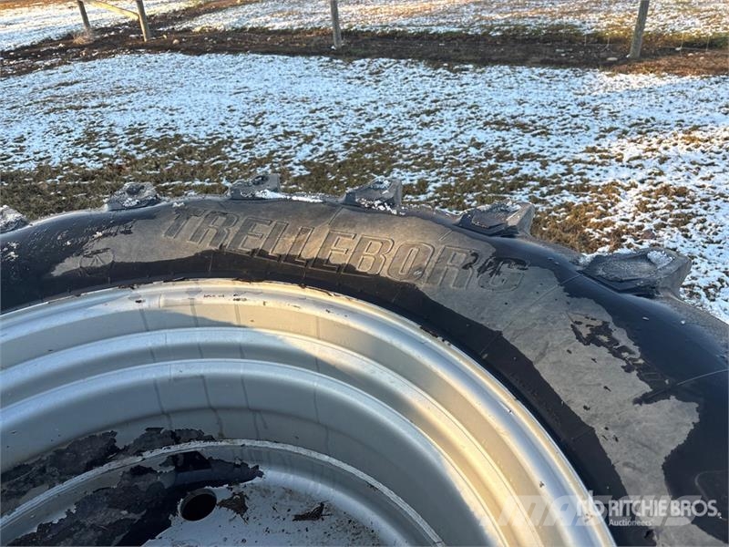 Quantity of (4) Trelleborg 710/70R38 710/70R38 Flo Gume, točkovi i felne