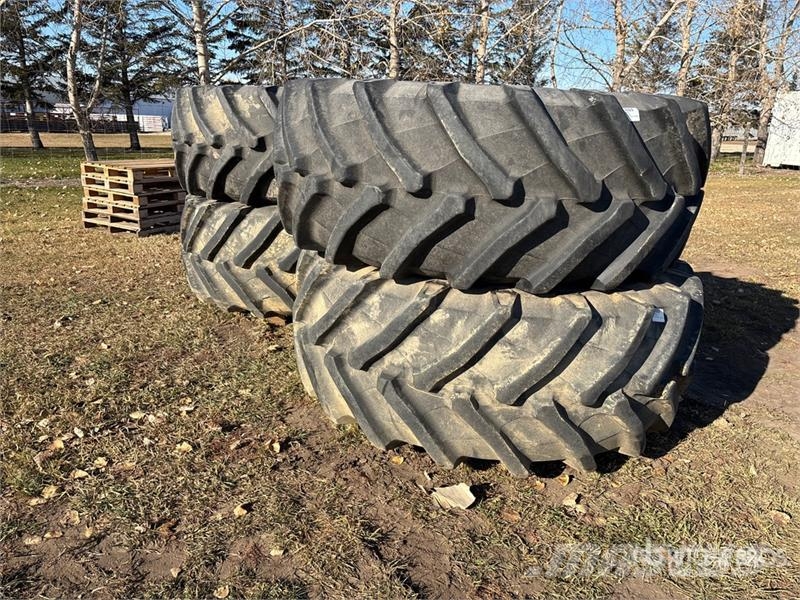  Quantity of (4) Trelleborg TM800 710/70R38 Tires Gume, točkovi i felne