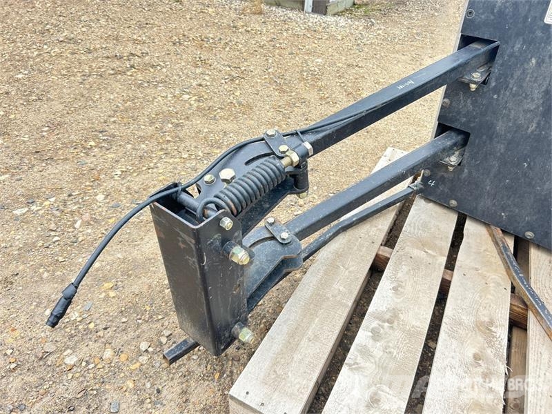 Quantity of (4) Tridekon Crop Dividers - Fits John Sonstige Ernte Verarbeitung und -lagerung