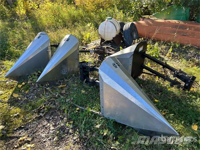 Quantity of (4) Tridekon Crop Dividers - Fits John Naprave za predelavo in shranjevanje žetve - Ostalo