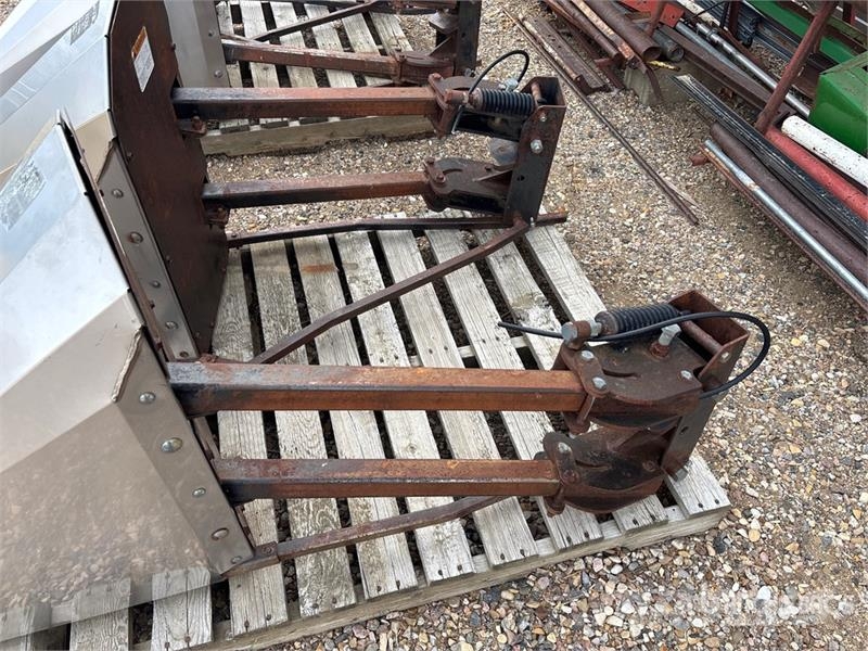 Quantity of (4) Tridekon Crop Dividers - Fits John Macchine/unitá di lavorazione e stoccaggio/altri