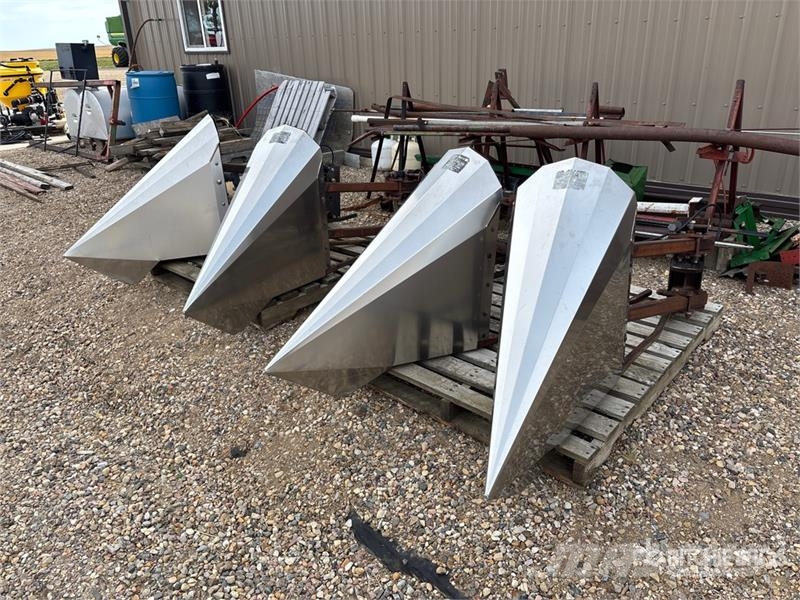Quantity of (4) Tridekon Crop Dividers - Fits John Macchine/unitá di lavorazione e stoccaggio/altri
