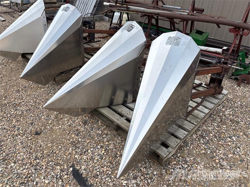Quantity of (4) Tridekon Crop Dividers - Fits John Macchine/unitá di lavorazione e stoccaggio/altri