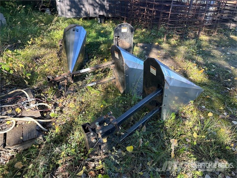 Quantity of (4) Tridekon Crop Dividers - Fits John Naprave za predelavo in shranjevanje žetve - Ostalo