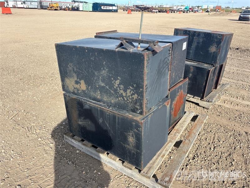 Quantity of (4) Truck Boxes Коммерческий транспорт - Другие
