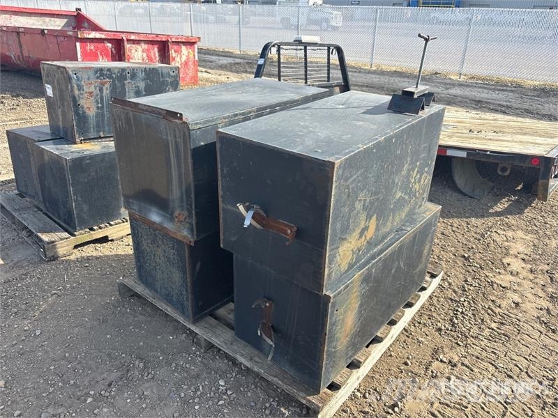 Quantity of (4) Truck Boxes Коммерческий транспорт - Другие