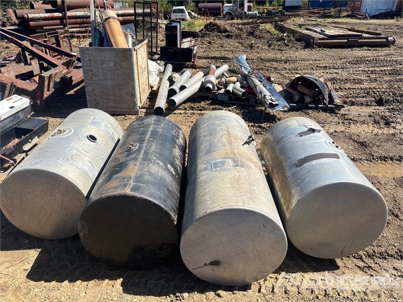 Quantity of (4) Truck Fuel Tanks Ostale kargo komponente
